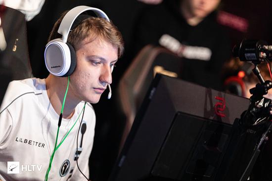 飞牛带队RW侠终结AG超玩会17连胜的精彩战役